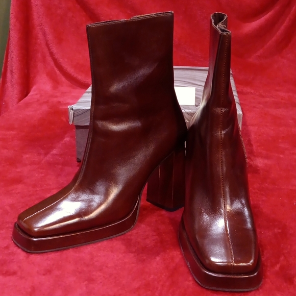 Jeffrey Campbell Shoes - Used, Jeffrey Campbell Maximal-Lo. Color Tan. Women's Size 9M.